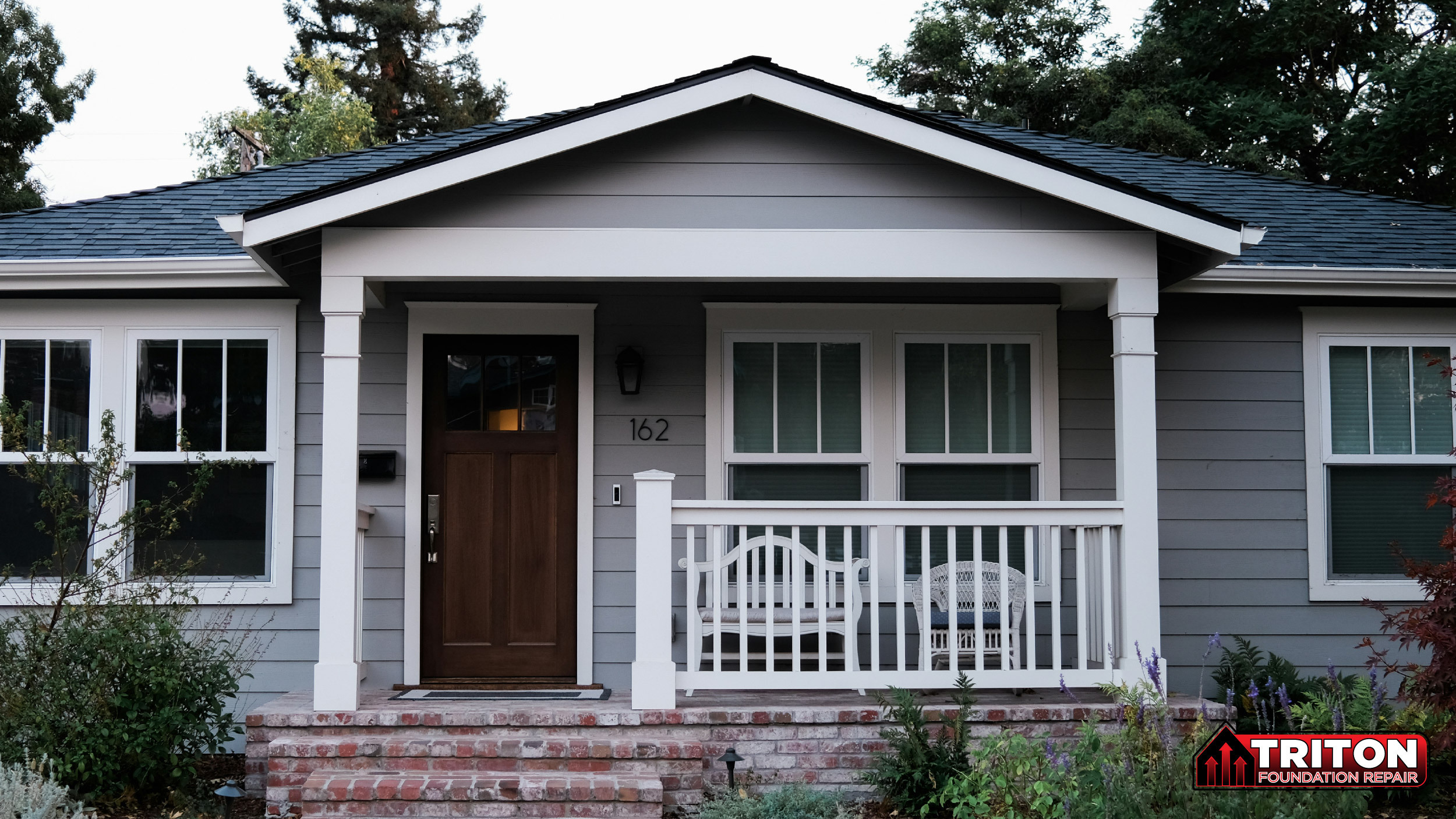 the exterior of a house that uses steel piers
