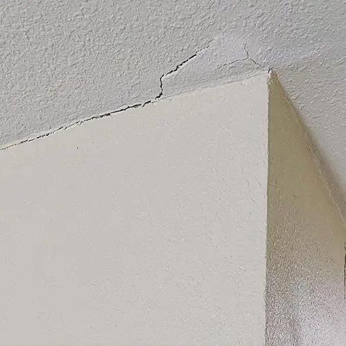 Cracks-in-drywall-or-ceilings