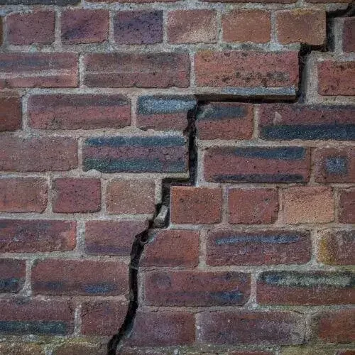 cracks_in_wall_opti